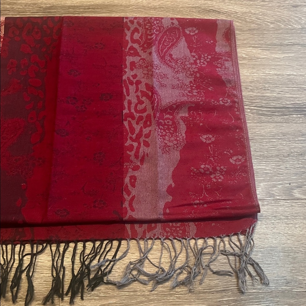 Red and Pink Patterned pashmina Scarf - Picture 7 of 8